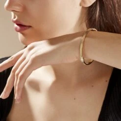 Bracelet Jonc Capucina Grec Or Jaune 11 Bracelet Jonc Capucina Grec Or Jaune -Fanny Boutique B3BFJW008P model1