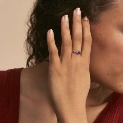 Bague Cassie Or Blanc Saphir Et Diamant 12 Bague Cassie Or Blanc Saphir Et Diamant -Fanny Boutique B3DFBSB467 model0