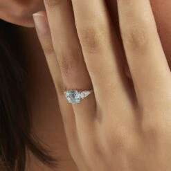 Bague Giana Or Blanc Topaze Et Oxyde De Zirconium 13 Bague Giana Or Blanc Topaze Et Oxyde De Zirconium -Fanny Boutique B3DFBTB680 model1