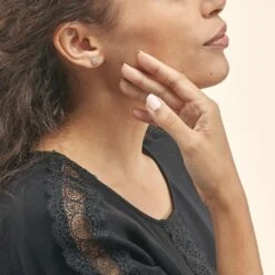 Boucles D'oreilles Puces Natacha Or Blanc Diamant 9 Boucles D'oreilles Puces Natacha Or Blanc Diamant -Fanny Boutique B3OFBDW581 model0