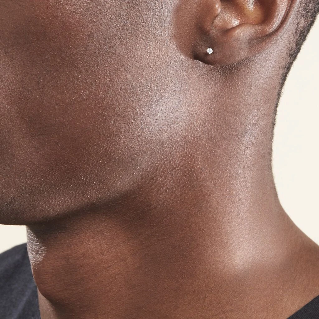 Boucles D'oreilles Puces Victoria Or Blanc Diamant 7 Boucles D'oreilles Puces Victoria Or Blanc Diamant – Image 5