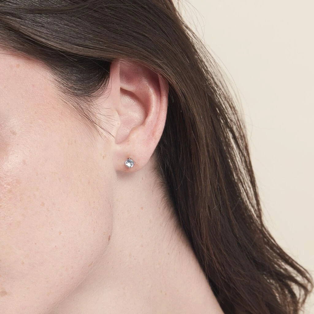 Boucles D'oreilles Puces Elea Or Blanc Topaze Bleu Sky 6 Boucles D'oreilles Puces Elea Or Blanc Topaze Bleu Sky – Image 4