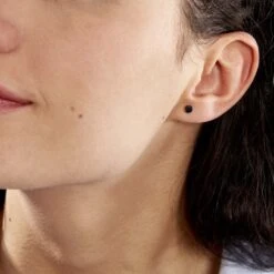 Boucles D'oreilles Puces Elea Serti Griffe Or Jaune Saphir -Fanny Boutique B3OFJSB006 model0