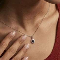 Pendentif Vladimir Or Blanc Saphir Et Diamant 9 Pendentif Vladimir Or Blanc Saphir Et Diamant -Fanny Boutique B3PFBSB017 model1