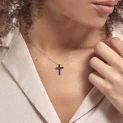 Pendentif Or Blanc Raynald Saphir -Fanny Boutique B3PFBSB030 model01