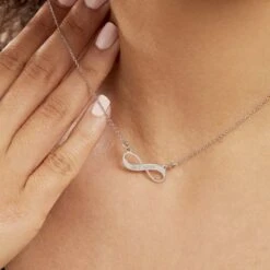 Collier Argent Blanc Wandis -Fanny Boutique FACFBW01CK model1